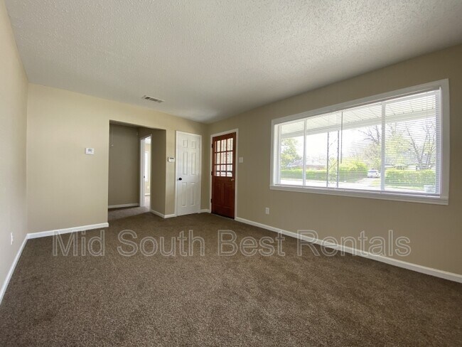 Foto del edificio - 464 W Brooks Rd