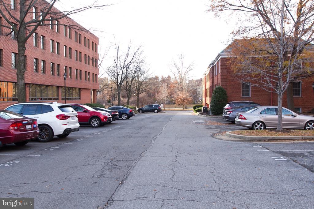 1251 E Abingdon Dr Unit 1122, Alexandria, VA 22314 Room for Rent in