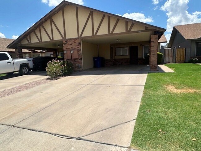 Building Photo - Single-Level 2 Bedroom/2 Bath Twin Home wi...