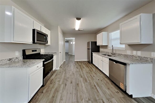 Building Photo - 21922 Willow Shade Ln