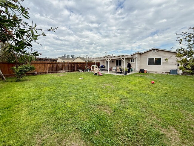 Building Photo - 859 W Renette Ave