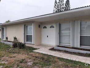 Building Photo - 1020 SE 42nd Ln