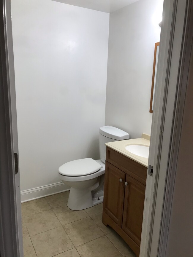 Building Photo - 3890 Ivanhoe Ct