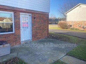 Building Photo - 1527 Spruce Ave