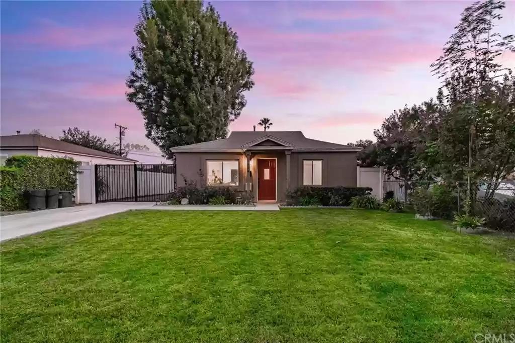 Foto principal - 554 E 2nd St