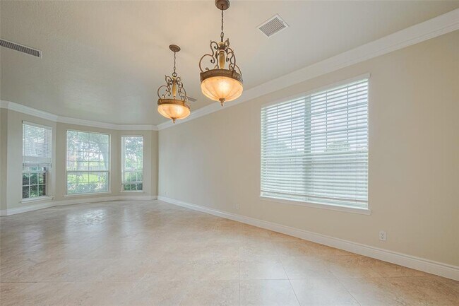 Building Photo - 5703 Saragosa Dr