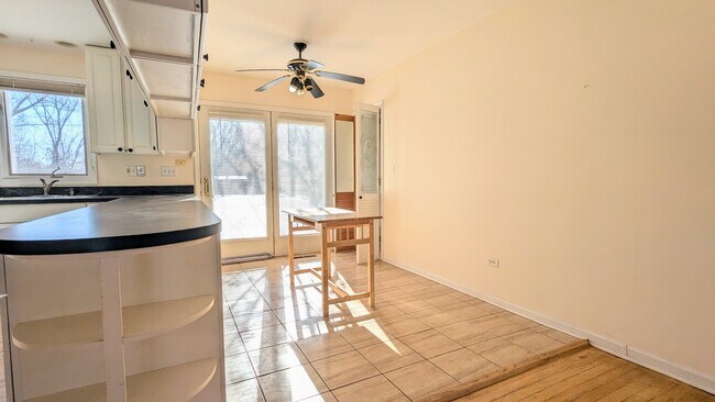 Foto del edificio - 709 W Kenilworth Ave