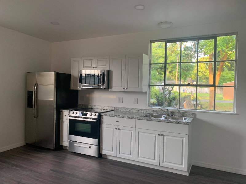 1709 Pine St, Valrico, FL 33594 Room for Rent in Valrico, FL