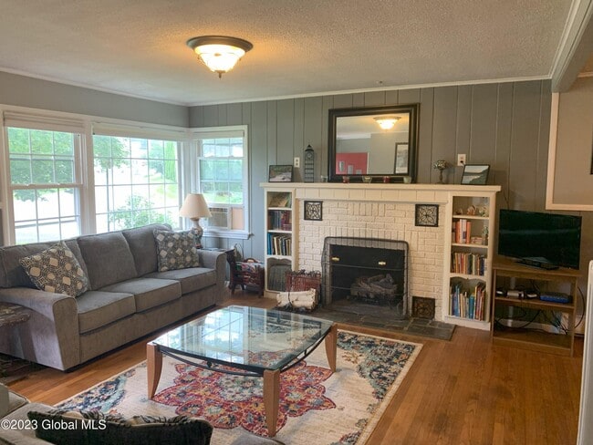 Building Photo - 36 Maple Dell