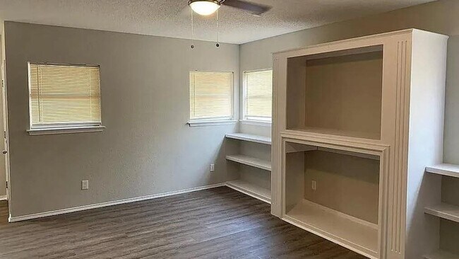 Foto del edificio - 826 Samuels Ave