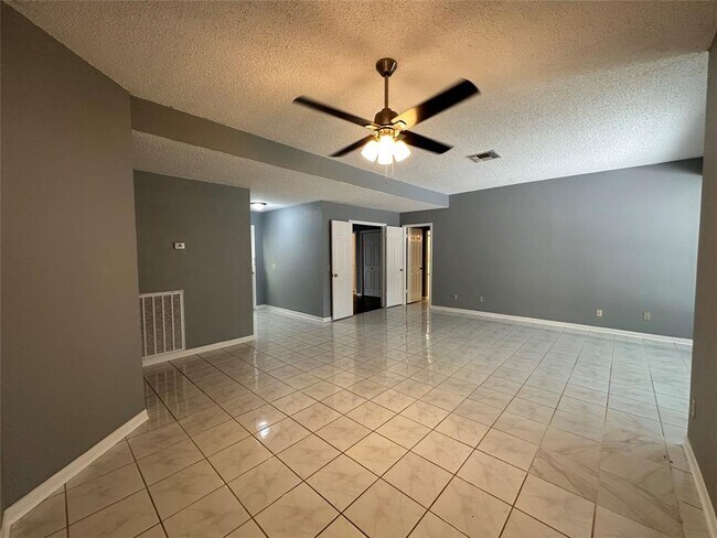 Foto del edificio - 3319 Green Fields Dr