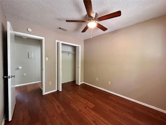 Building Photo - 1504 No Mor Cove