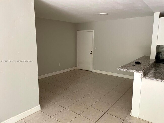 Building Photo - 6900 N Kendall Dr