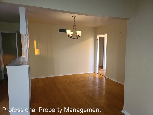 Building Photo - 2 br, 1.5 bath House - 8624 Edgehill Court