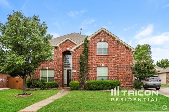 Building Photo - 2817 Deerhurst Dr
