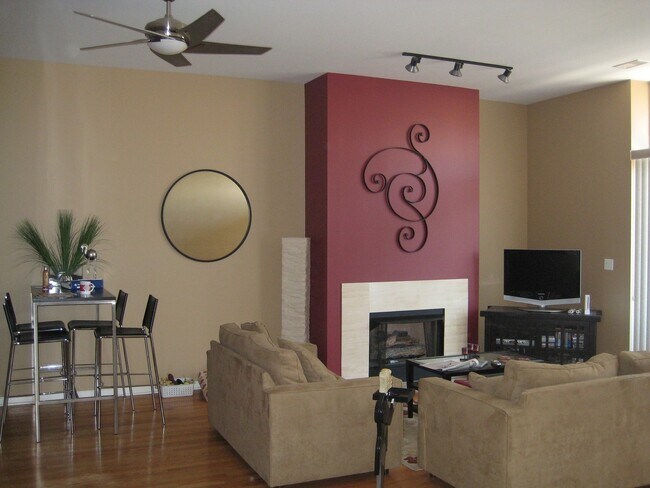 Foto del edificio - 1350 W Fullerton Ave