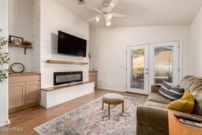 Foto del edificio - 2032 E Windsong Dr