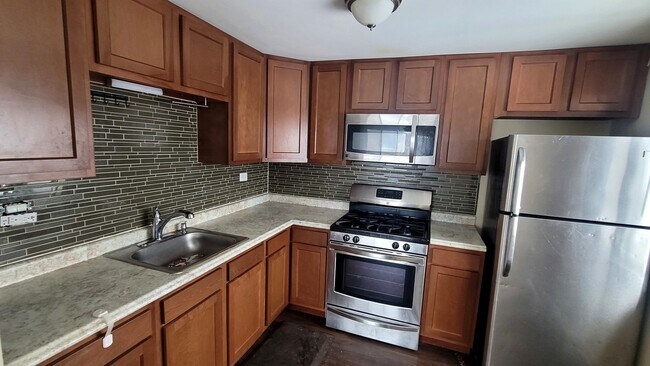 Building Photo - 107 Tonset Ct