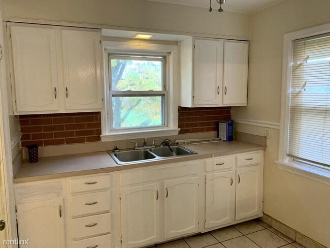 Building Photo - 3 br, 1.5 bath House - 13337 Cedar Rd