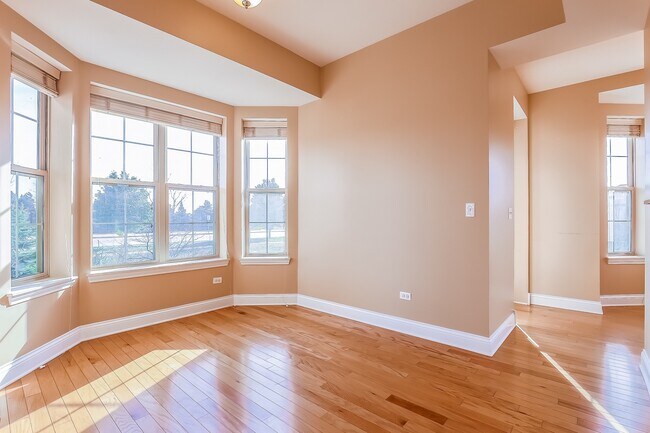Foto del edificio - 2700 Summit Dr