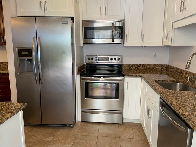 Building Photo - 300 Waterway Dr S