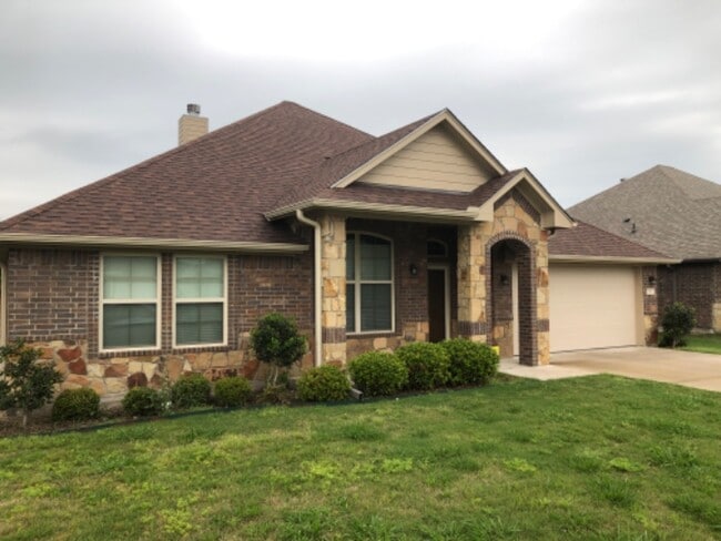 Building Photo - 151 Birdsong Ln