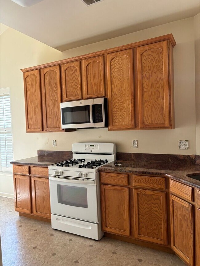 Foto del edificio - 3 Bedroom Townhome in Allentown