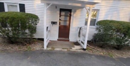 Building Photo - 697 Main St