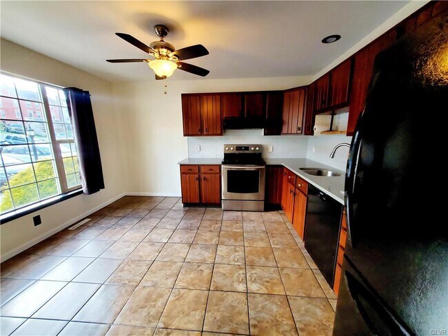 Building Photo - 7171 Logan Dr