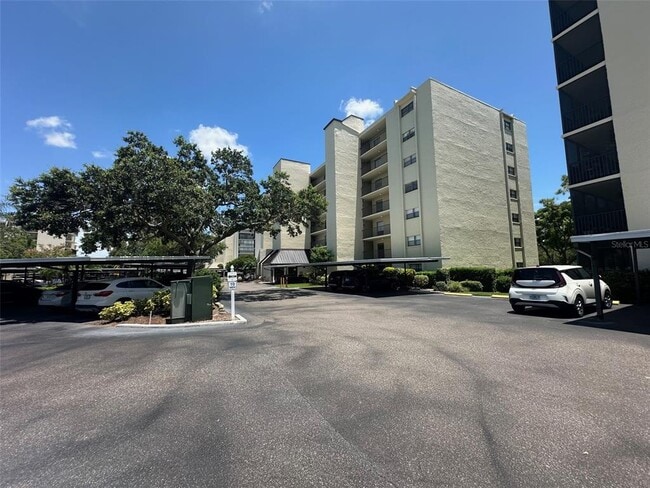 Building Photo - 2700 Cove Cay Dr