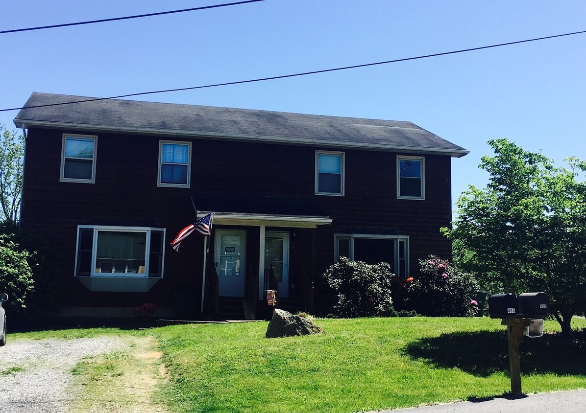 Foto principal - 3 Bedroom 1.5 Bath Duplex