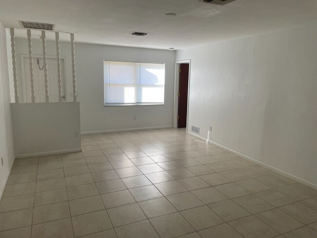 Foto del edificio - 10022-10028 8th St N