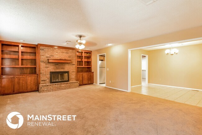 Building Photo - 10301 S Fairview Dr