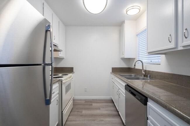 Building Photo - Copper Hill Apartments