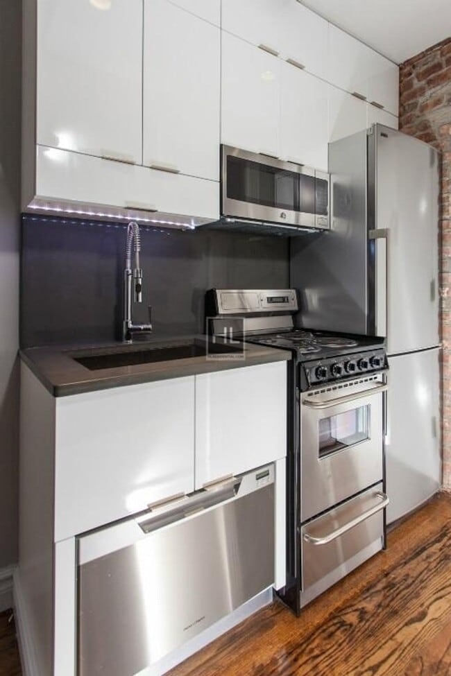 Building Photo - East 18th Street