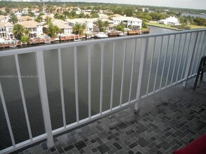 Building Photo - 1410 S Ocean Dr
