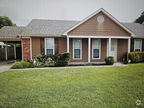 Building Photo - 10137 Oak Run Dr S