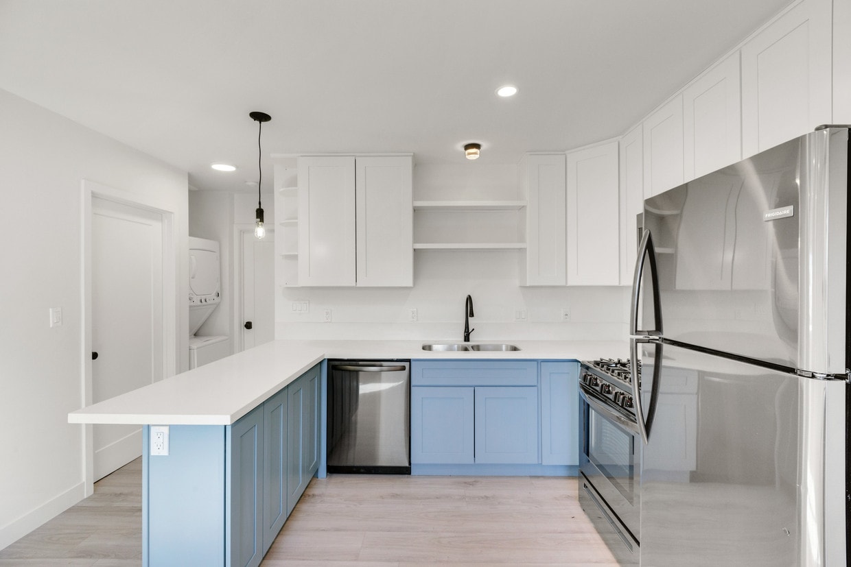 Primary Photo - 619 N La Fayette Park Pl