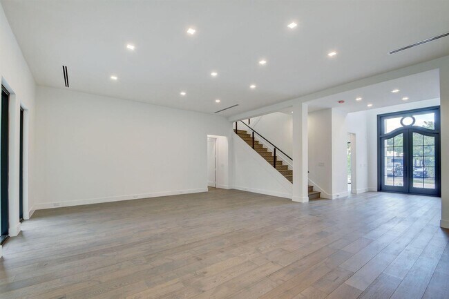 Building Photo - 120 Summa St