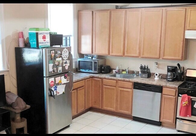 Foto del edificio - 3325 N Lakewood Ave