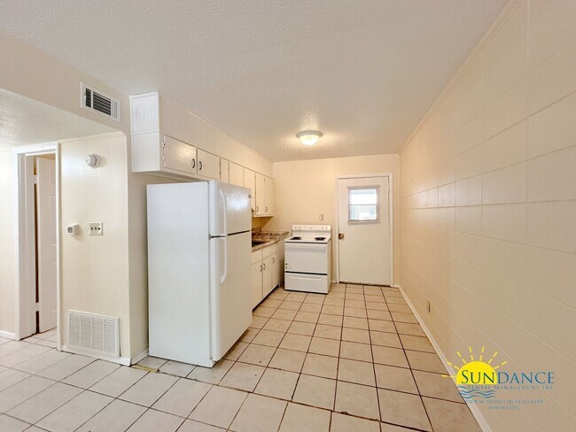 Building Photo - Newly Painted 2 Bedroom Home in Fort Walto...