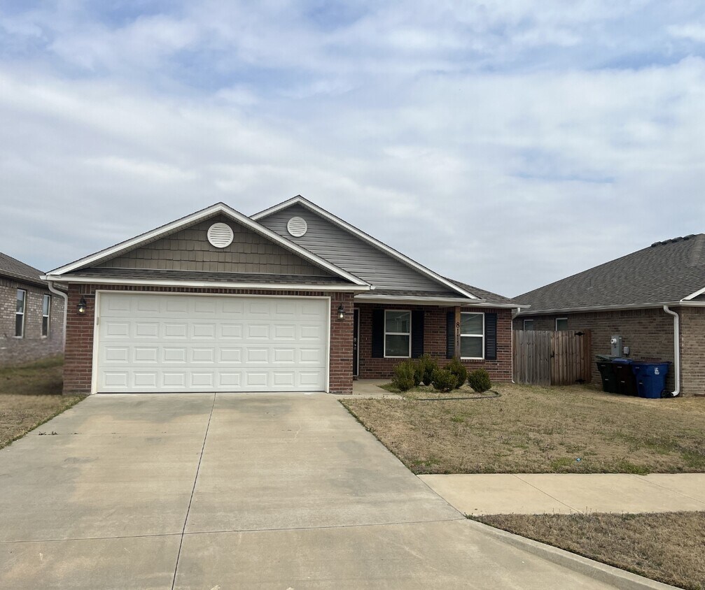 Building Photo - 8111 Regency Wy