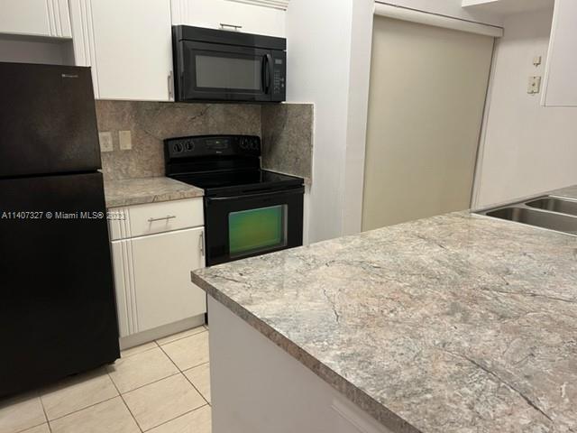 Foto del edificio - 18338 NW 68th Ave