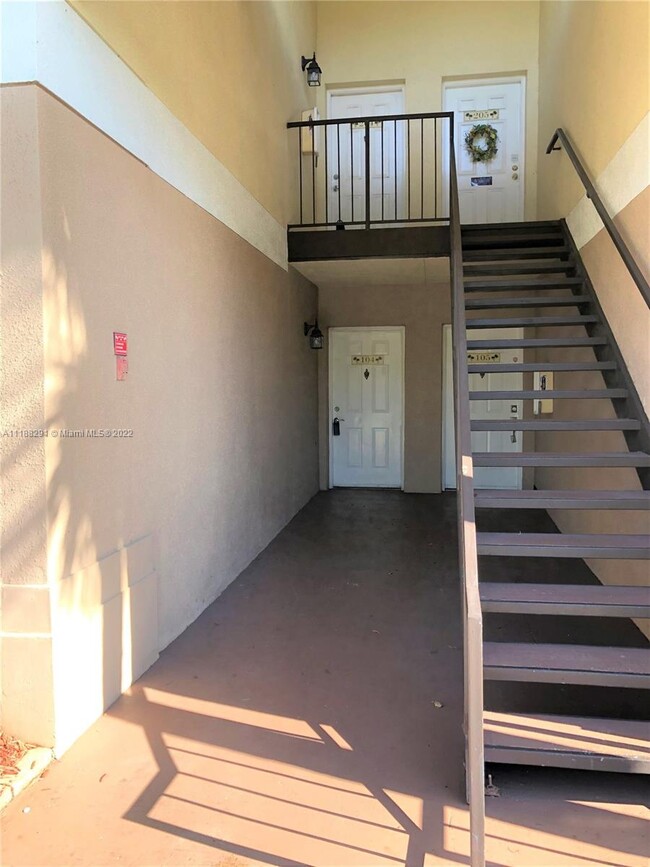 Building Photo - 815 W Boynton Beach Blvd