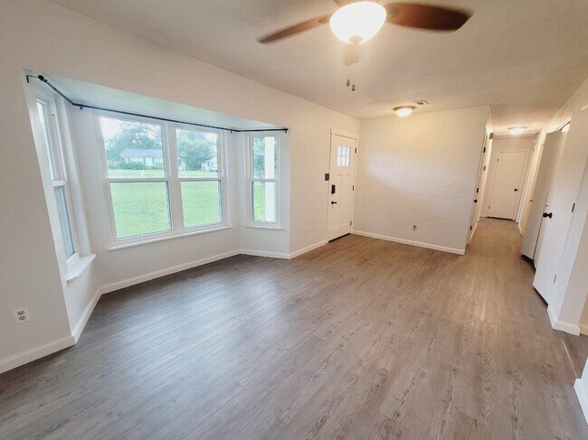 Foto del edificio - 2136 Little River Ln