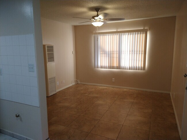 Sala - 5950 Carmelita Ave