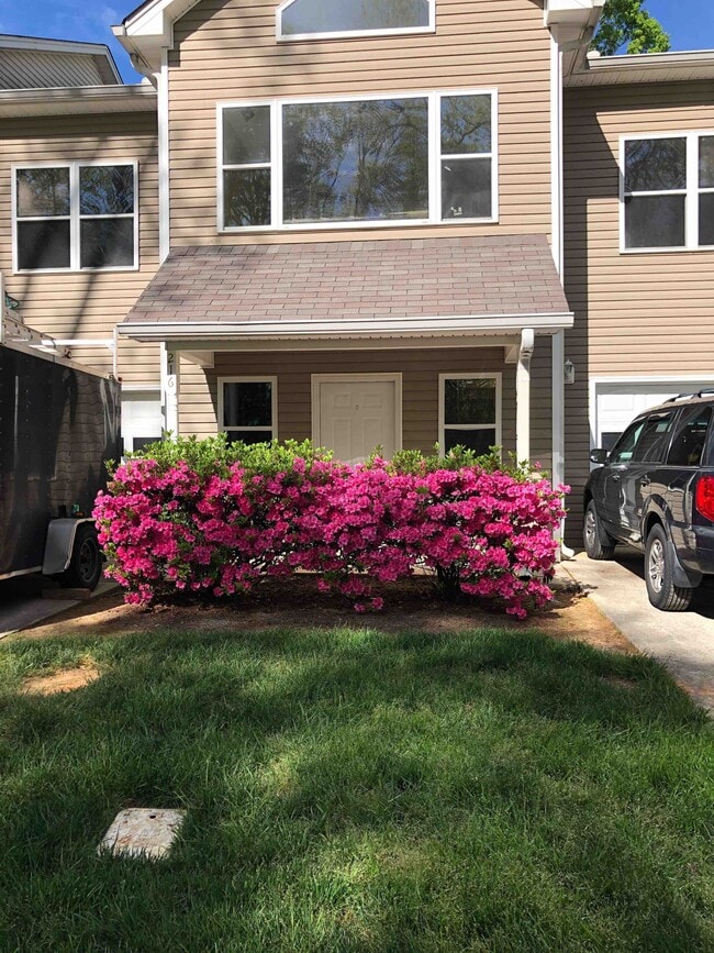 Building Photo - 216 Pointe Cir