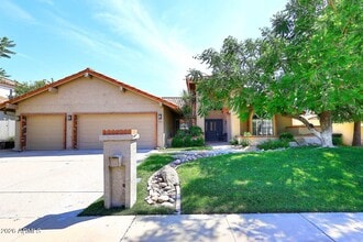 Building Photo - 9969 E Bayview Dr
