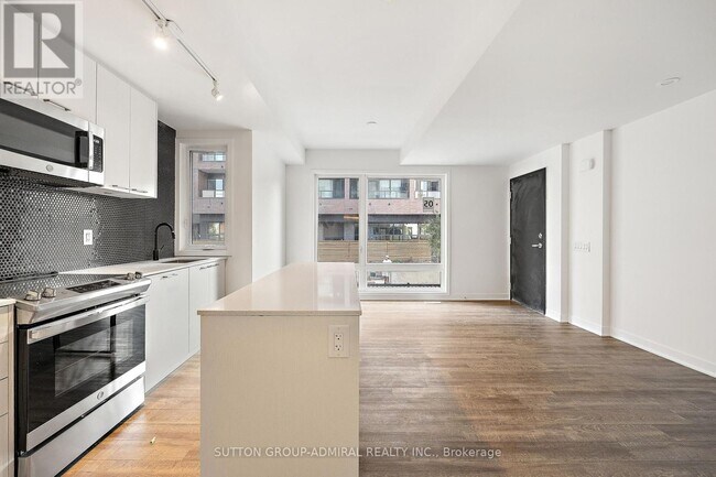 Photo du bâtiment - 10 Ed Clark Gdns