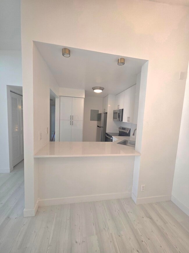 Building Photo - 205 Foxtail Dr